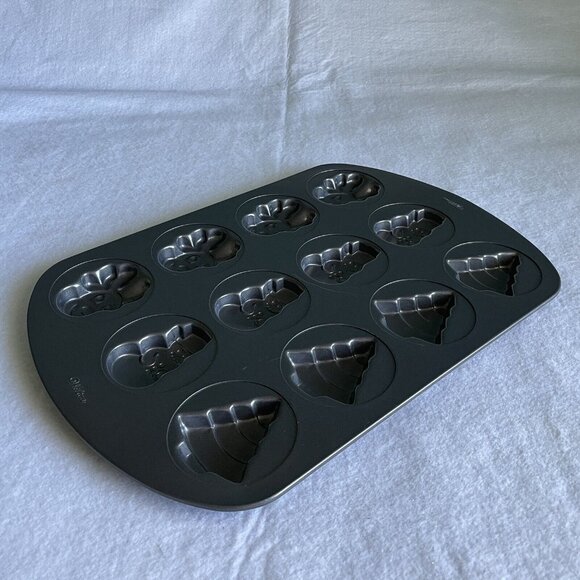 Wilton Xmas Cookie Mold 12 Cavity Pan Reindeer Snowman Tree Non Stick Jello Cand - Picture 2 of 12